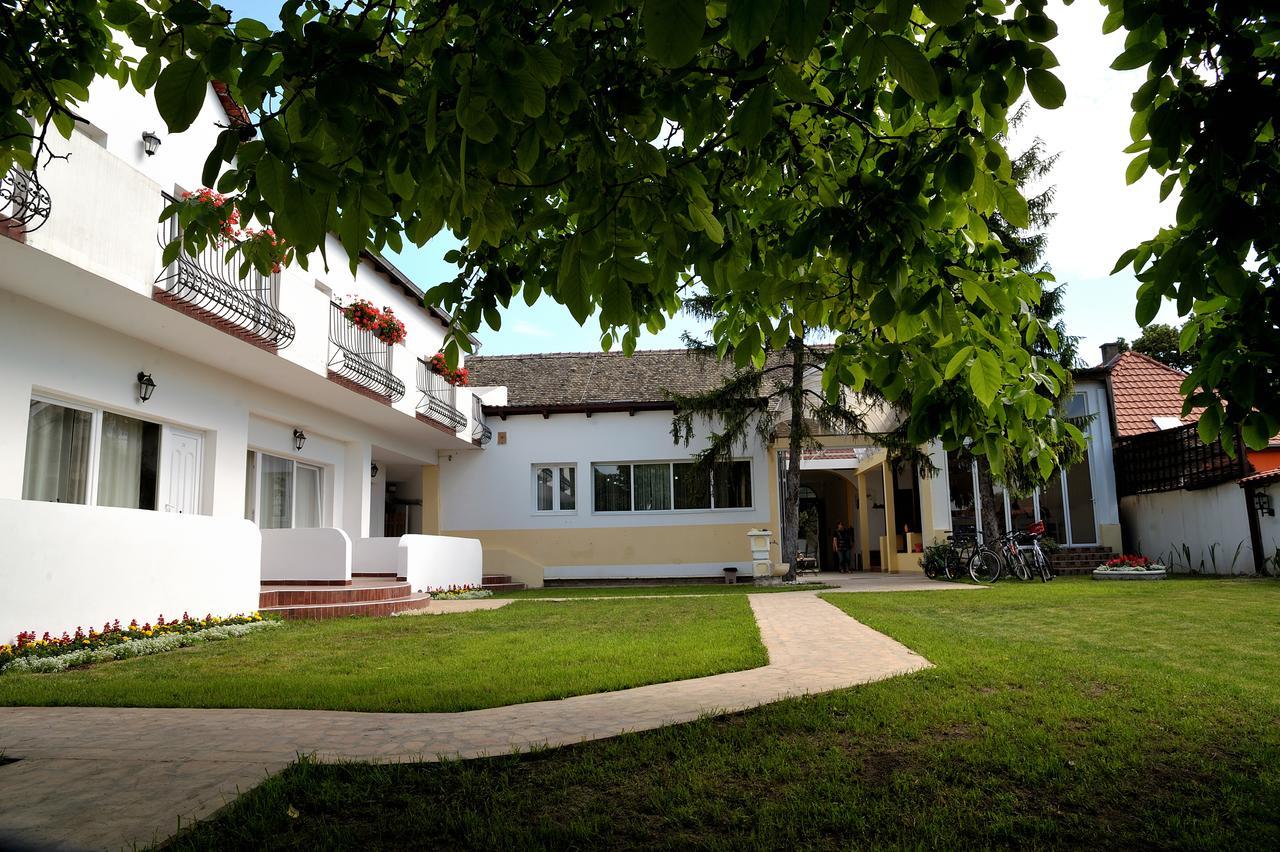 Villa Via Bečej Exterior foto